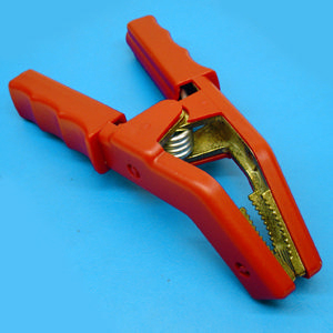 Ripca Charge clamp isolated red 850A